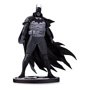Batman Black & White Socha 1/10 Batman od Mike Mignola 20 cm