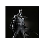 Batman Black & White Socha 1/10 Batman od Mike Mignola 20 cm