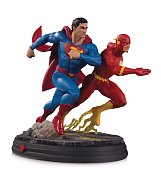 DC Gallery Socha Superman vs The Flash Racing 2. vydání 26 cm