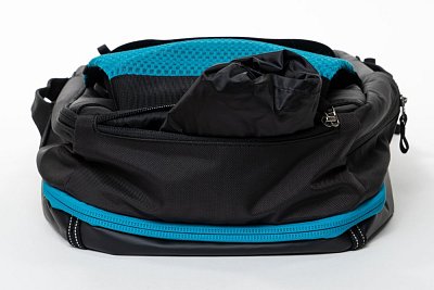 Batoh Ultimate Guard Vago 28 Journey Black & Petrol